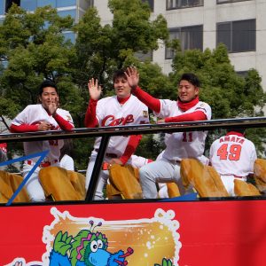 ５号車には福井、九里、藤井投手たち。